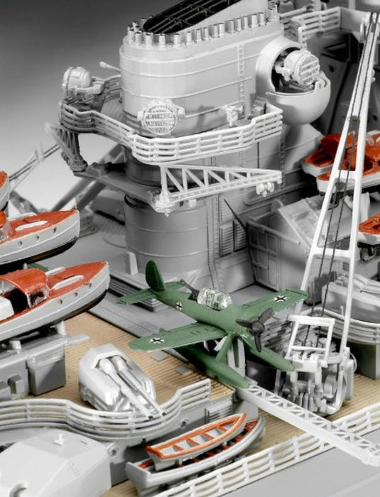 REVELL 05040 - German Battleship Bismarck 1:350 Scale Model Boat