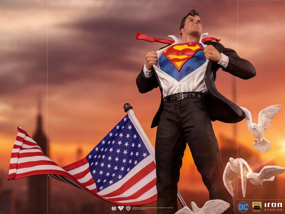 IronStudios - DC Comics Superman: Deluxe 1:10 Art Scale Statue (Clark Kent)